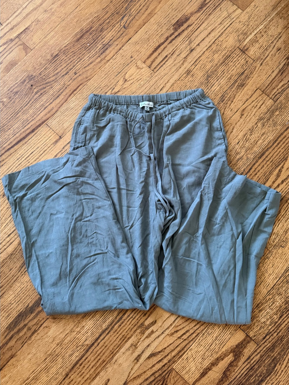 Lightweight FlowyDrawstring Pants in Dusty Green